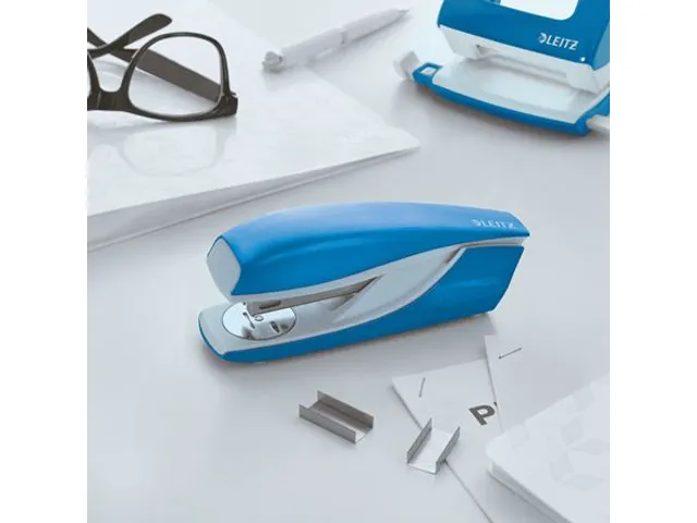Nietmachine Leitz WOW NeXXt 30vel 24/6 blauw