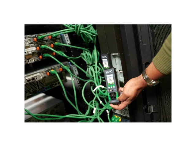 APC NetShelter Rack PDU Advanced, Contrôlé, 3PH, 22,1kW 400V 32A ou
