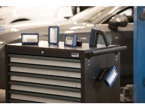 accu-werklamp,behuizing kunststof,COB-led,500-1000lumen,powerbank