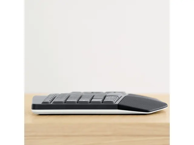 Clavier AZERTY + Souris Logitech 920-008225