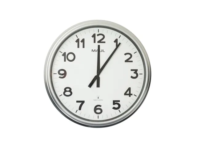 Wandklok MAUL Ride RC Ø61x7.5cm kunststof zilver/wit incl batterij