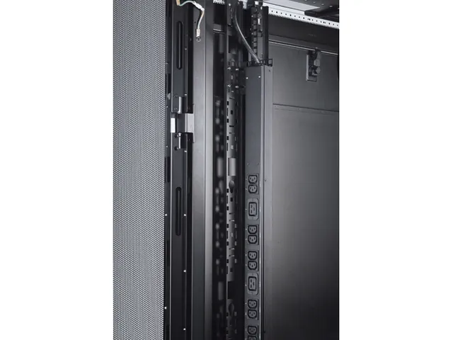 NetShelter Zero U Accessory Mounting Bracket