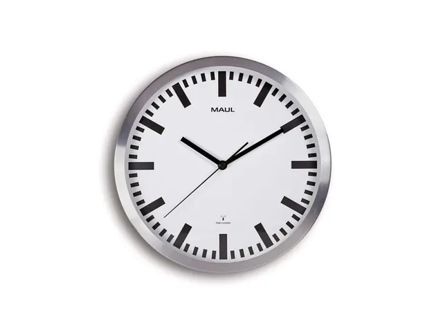 Wandklok MAUL Pilot RC Ø30,5cmx4.5cm aluminium/wit incl.batterij
