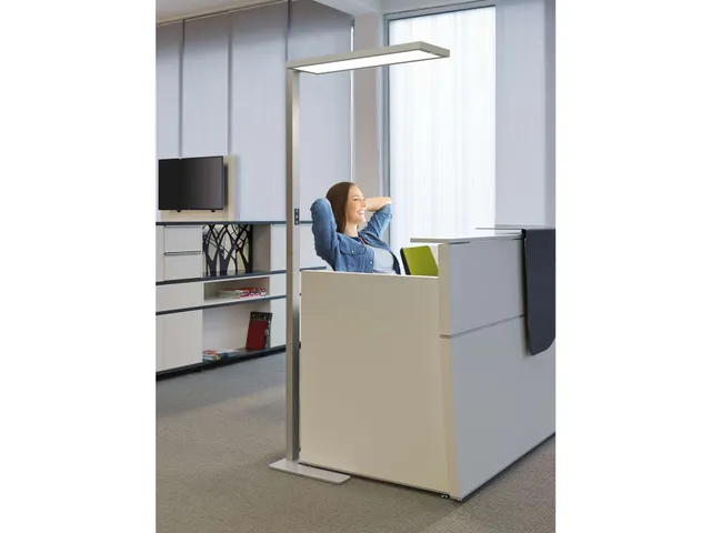 Vloerlamp LED MAULsenja col vario sensor dimbaar voet Zilver
