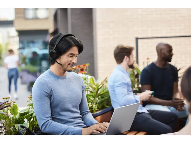 Jabra Evolve2 75 UC Bluetooth headset USB-A met laadstation Zwart