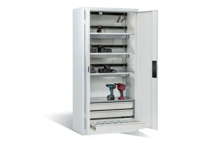 acculaadkast 1950x930x500mm 15stekkerdozen 230V ventilator fr. RAL7035