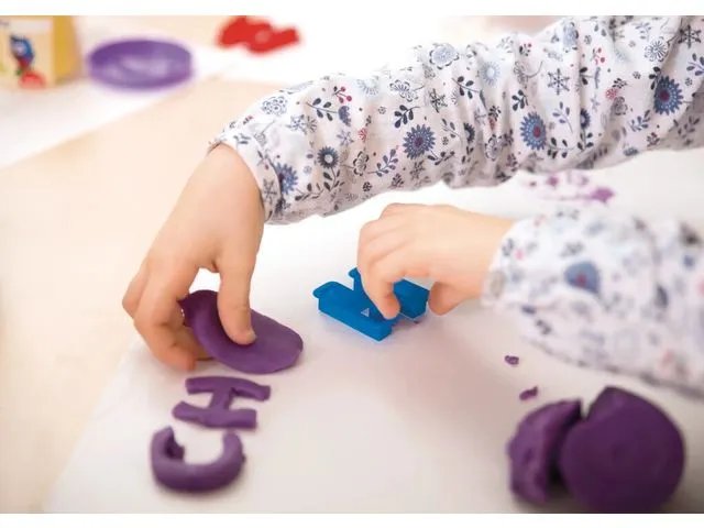 Kinderklei Eberhard Faber in beker,140gr wit, geel, rood, blauw