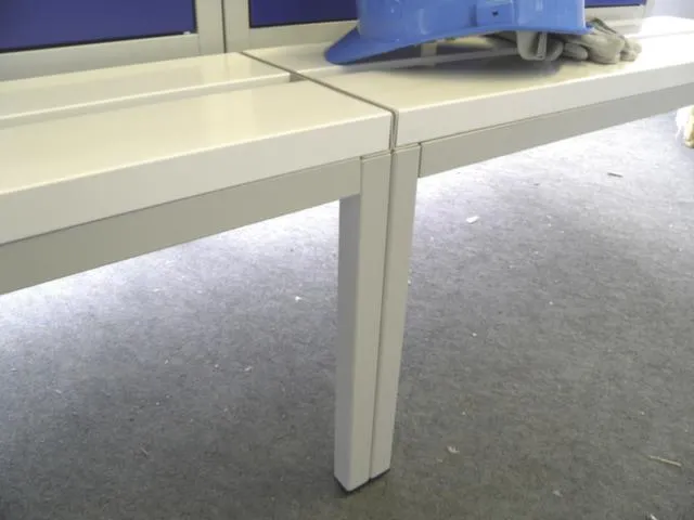 Armoire vestiaire avec banc,RAL7035,face avant RAL7035