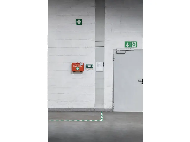 Vloermarkeringstape DURALINE 50mmx30m groen-wit