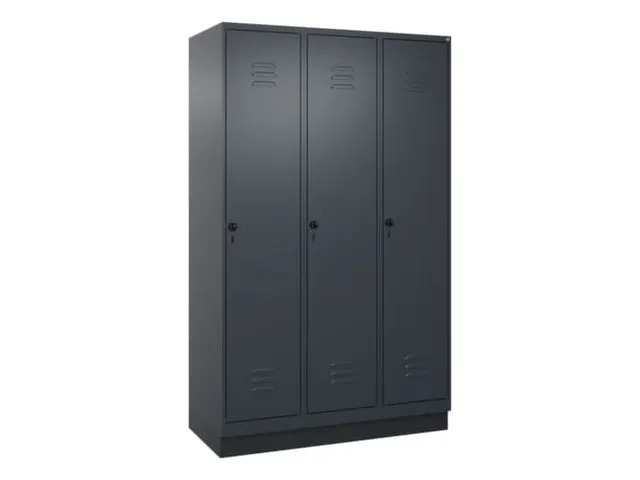 locker,HxBxD 1950x1200x500mm,3vak,vak B 400mm,draaigrendel,sokkel