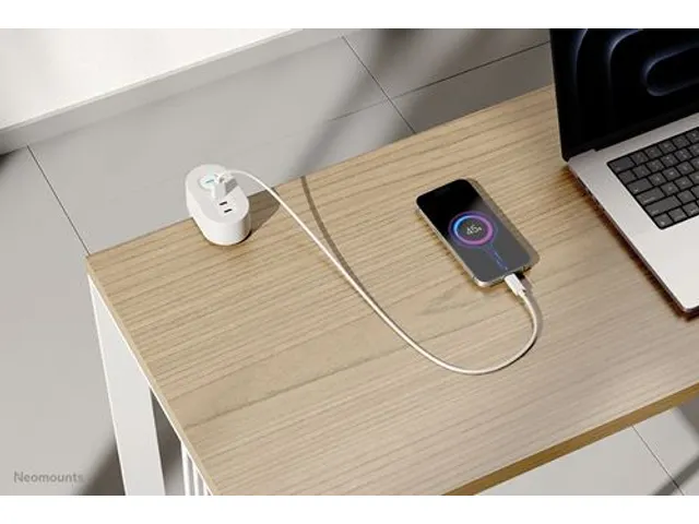 Neomounts VOLT DS22-840WH6 Multiprise de bureau avec pince - 2 x USB-C