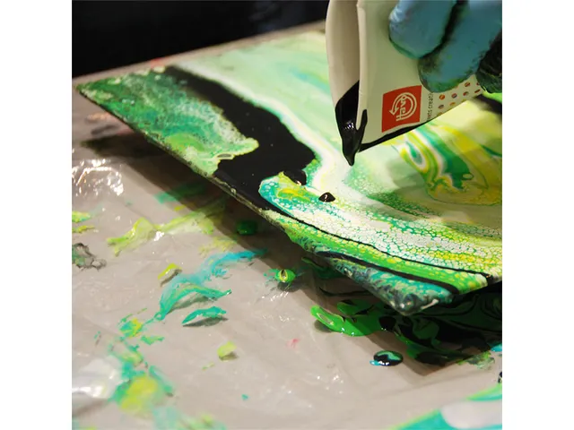 Pouring medium Creall Studio Acrylics 250ml