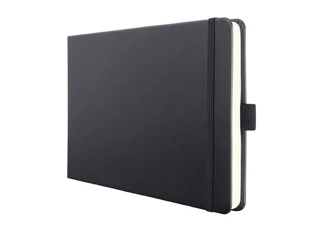 Carnet Conceptum A5 à couverture souple noire, reliure à points, cou