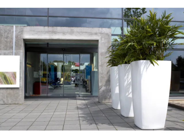jardinière,trapézoïdal,PE,blanc de sécurité,HxlxP 1300x675x675mm