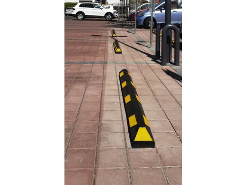 parkeerplaatsbegrenzing,B 1800mm,recyclebaar rubber,zwart/geel
