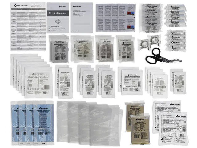 EHBO kast First Aid Only met EHBO-set B 14x30x37 cm wit