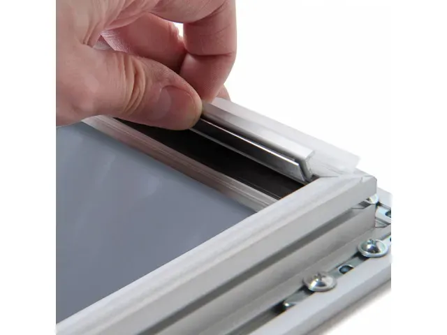 OUTLET Vergrendelbare Poster Case Gegalvaniseerde Achterwand A0