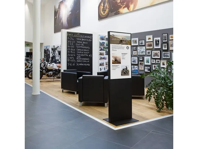 Digitale Totem Smart Line Display Zwart met 55 inch Samsung scherm