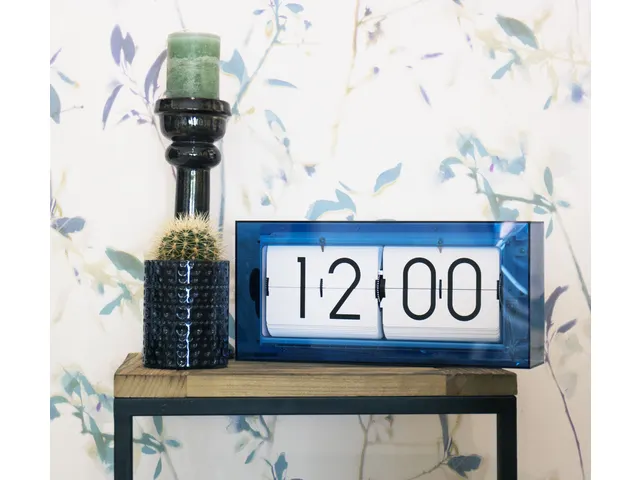 Horloge de table NeXtime 'Big Flip' 36x16,7x8,5cm acrylique bleu
