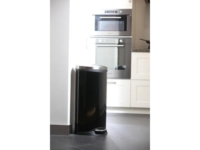 Pedaalemmer Shell Bin 30 Liter Zwart