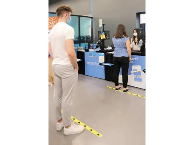Autocolant Sans Texte, Ft 50 X 1000 Mm, Jaune Avec Flèches Noires