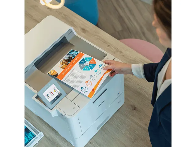 Zakelijke A4 kleurenlaserprinter met geavanceerde papieropties, ingebo