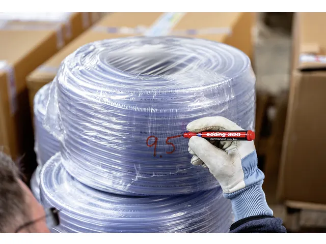 Marqueur edding 300 Permanent Ogive 1,5-3mm rouge