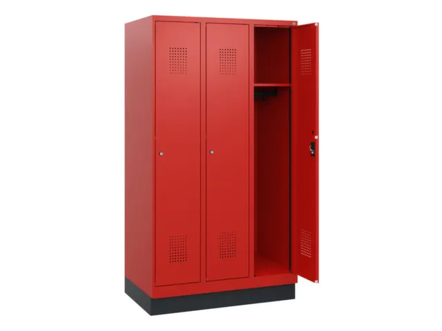 schoollocker,HxBxD 1630x900x500mm,3vak,vak B 300mm,cil.-slot,sokkel