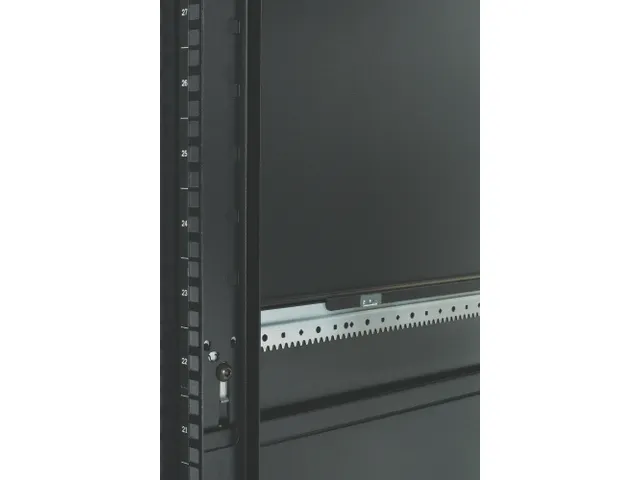APC AR3100 NetShelter SX 42U 600mm(b) x 1070mm(d) 19 inch IT rack, beh