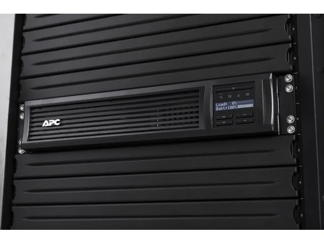 APC Smart-UPS SMT2200RMI2UC - 8x C13, 1x C19, USB, Rackmount 2U, Smart