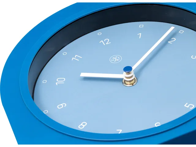 Horloge de table NeXtime 'Swing Table' 30x20cm plastique bleu