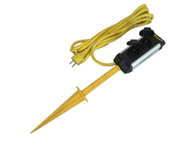 Stanley - 2-Voudige Stekkerdoos "Ground Spike" - Met Klapdeksels En gr