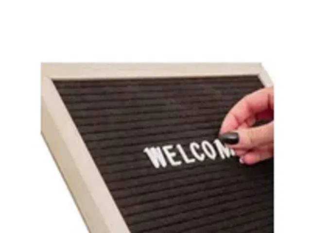 OUTLET Letterbord Zwart 60x80cm met houten lijst Wandmontage