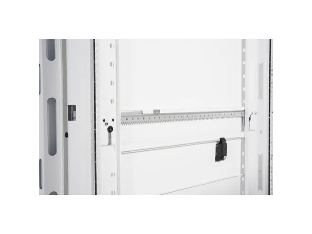 Armoire NetShelter SX 48U, 600 mm de largeur x 1 070 mm de profondeur,