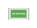 Hekwerkbanner 200x100 cm Groen met Engelse Print We Are Open