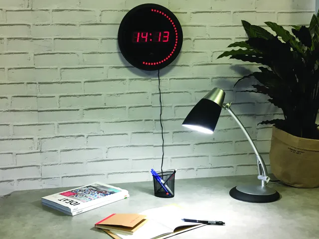 LED Horled moderne digitale zwarte wandklok 30 cm.