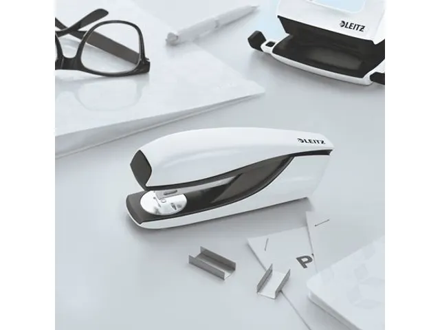 Nietmachine Leitz WOW NeXXt 30vel 24/6 wit