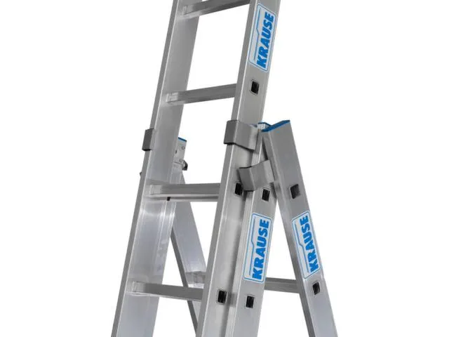 échelle télescopique polyvalente 3x9 échelons lisse L 2 6-6 05m alu