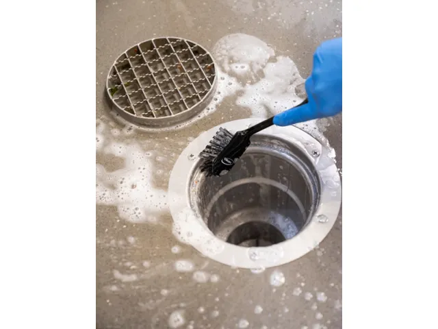 Vikan Hygiene afwasborstel met schraprand medium vezels 280mm zwart