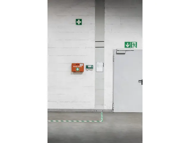 Durable Signaal Sticker Vloermarkering Groen/wit 50mmx30m