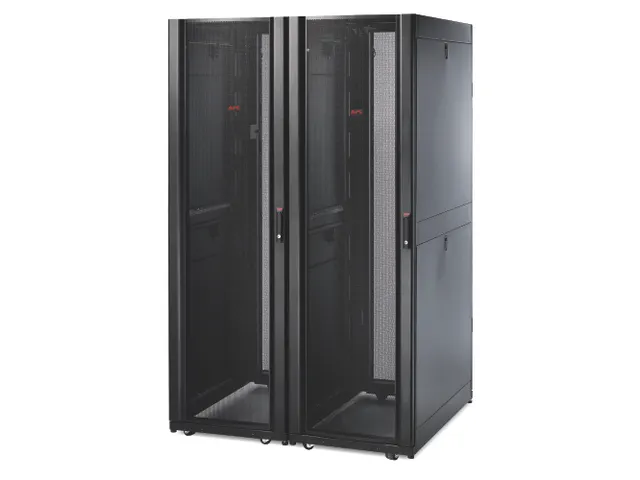 APC AR3100 NetShelter SX 42U 600mm(b) x 1070mm(d) 19 inch IT rack, beh