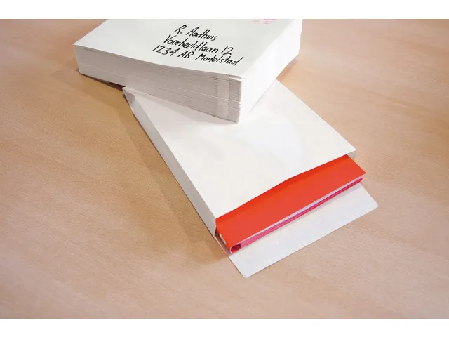 monsterzak Raadhuis 229x324x38mm C4 wit plakstrip 170gr krimp 10 stuks