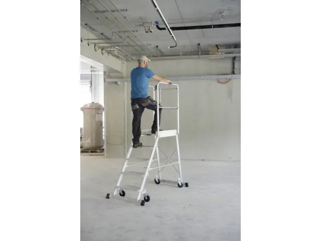 bordestrap,bordes H 1,21m,5treden,aluminium,wielen