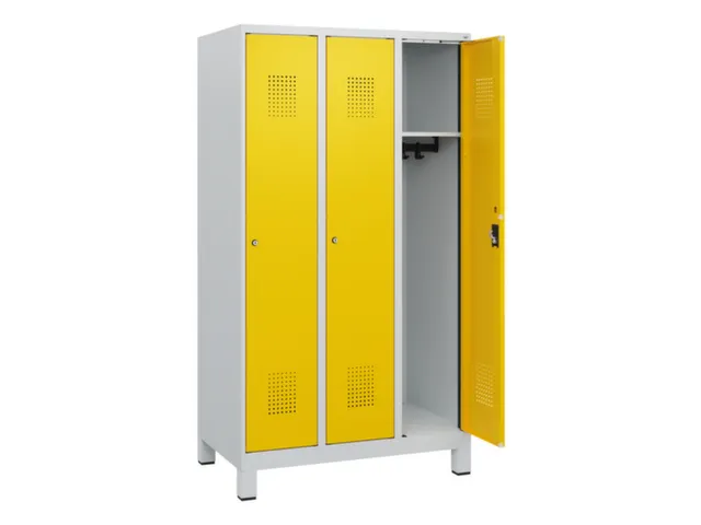 schoollocker,HxBxD 1630x900x500mm,3vak,vak B 300mm,cil.-slot,voeten