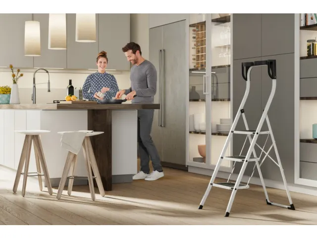 vouwtrapje,3treden m. antislipmatten,bordes H 0,69m