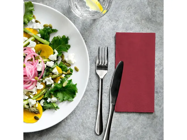 Tork 477418 Soft Lunchservet Advanced Bordeaux 33x33cm