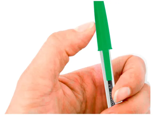 Stylo Bille Q-Connect avec Capuchon 0,7mm Medium Vert 50 pièces