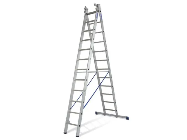 échelle télescopique polyvalente 3x12 échelons lisse L 3 4-8 6m alu