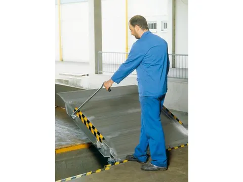 Klapbare Laadbrug Lxb 1065X1500Mm Draagvermogen 4000Kg Met Vering