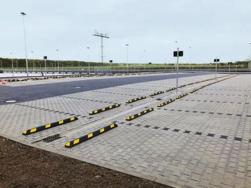 parkeerplaatsbegrenzing,B 1800mm,recyclebaar rubber,zwart/geel